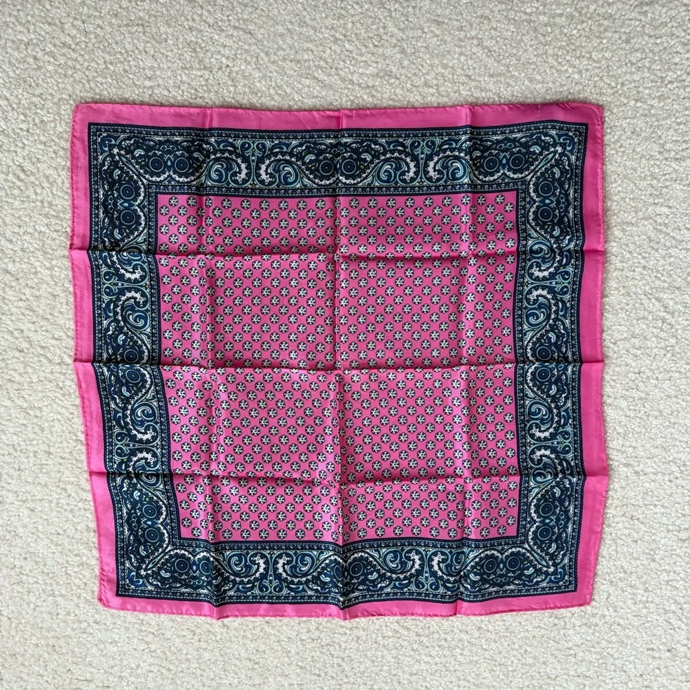 Small square print scarf - Picture 2 of 3